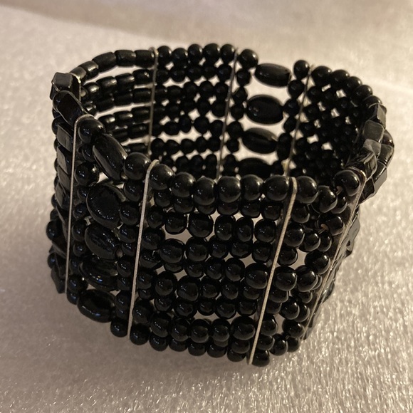 Black Shiny Multilayer Beaded Stretch Bracelet With Silvertone Linear Spacers - Picture 5 of 9
